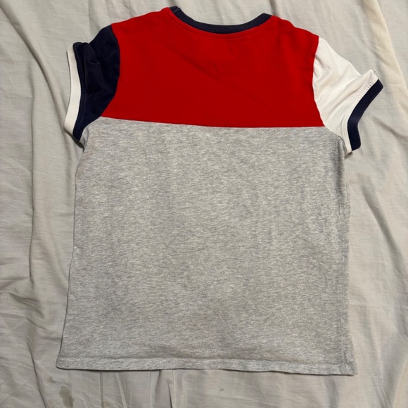 used Tommy Hilfiger t-shirt in good condition - Picture 2 of 8